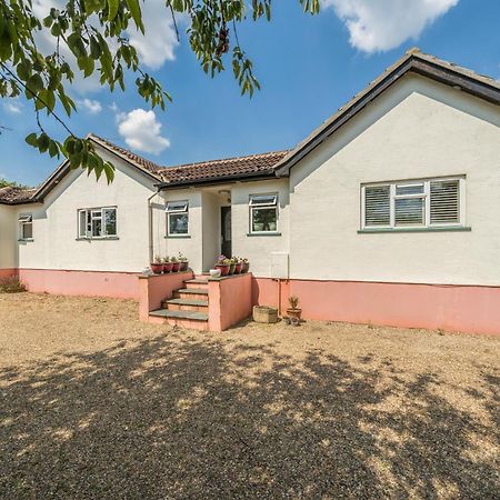 Serene Spacious Room Staines-upon-Thames Exteriör bild