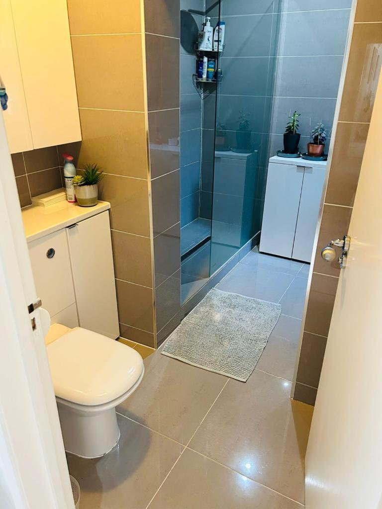 Serene Spacious Room Staines-upon-Thames Exteriör bild