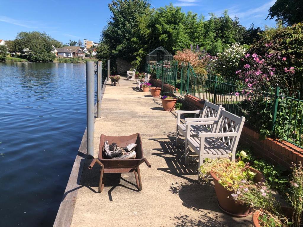 Serene Spacious Room Staines-upon-Thames Exteriör bild