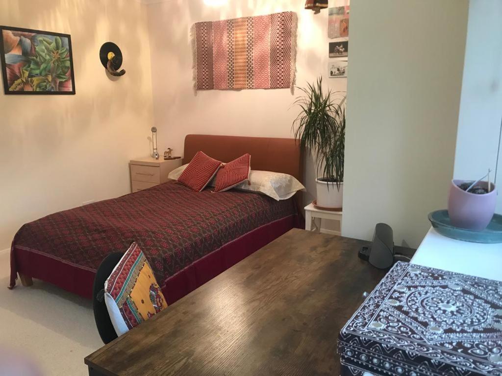 Serene Spacious Room Staines-upon-Thames Exteriör bild