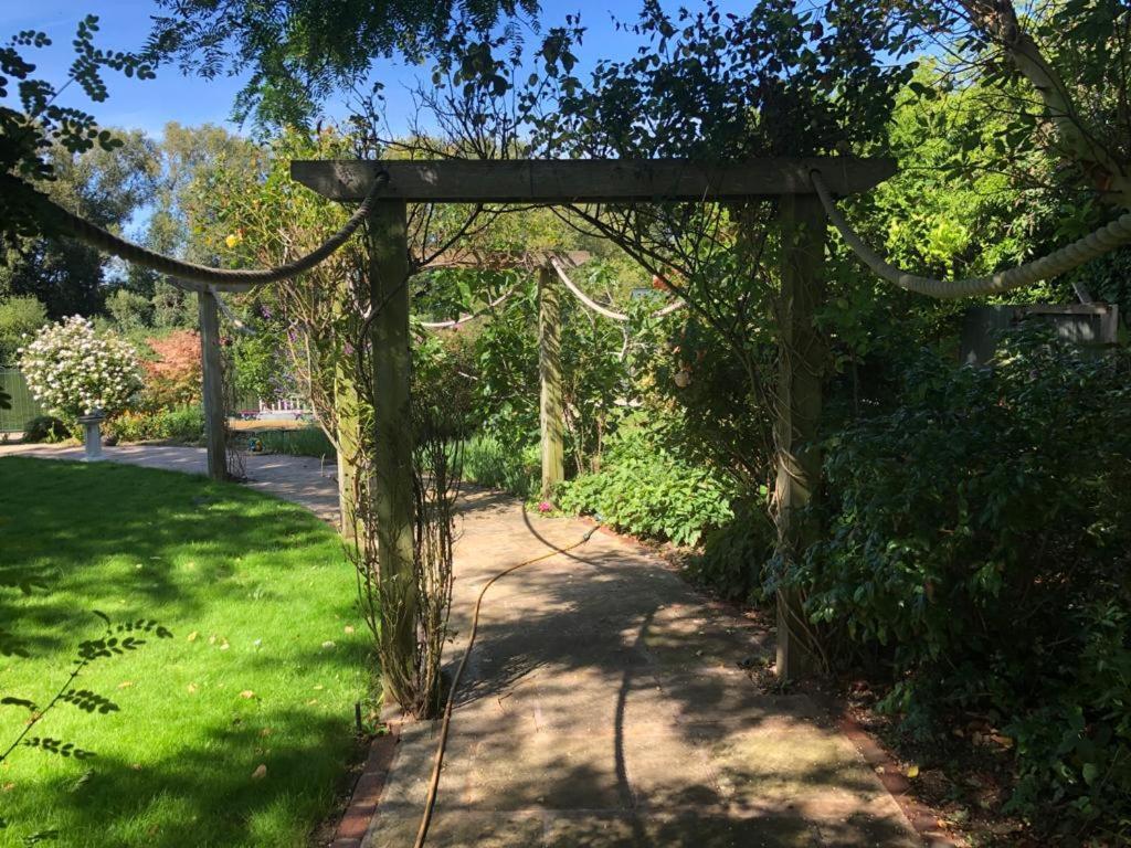 Serene Spacious Room Staines-upon-Thames Exteriör bild