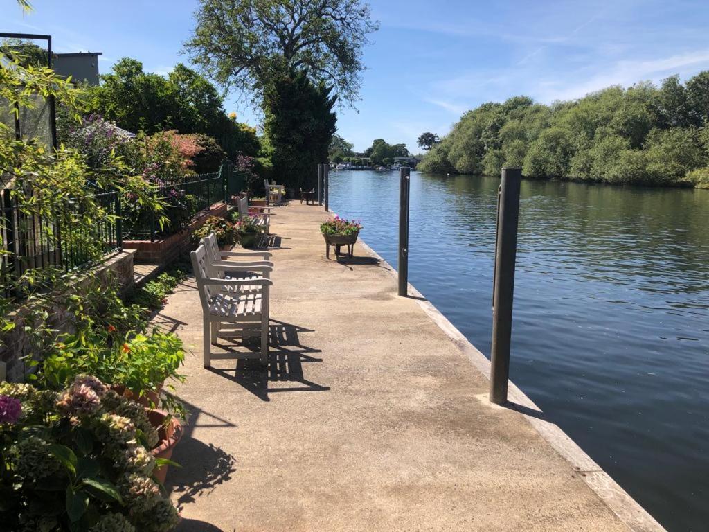Serene Spacious Room Staines-upon-Thames Exteriör bild